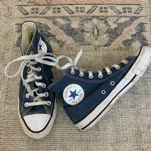 NAVY BLUE HIGH TOP CONVERSE